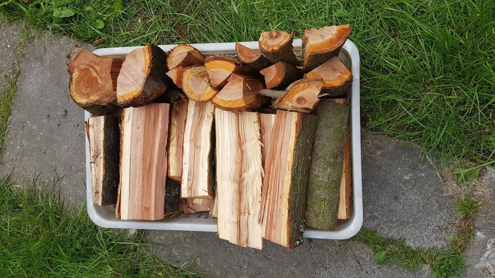 Drewno owocowe opałowe suche do wędzenia na grill ognisko jabłko trans