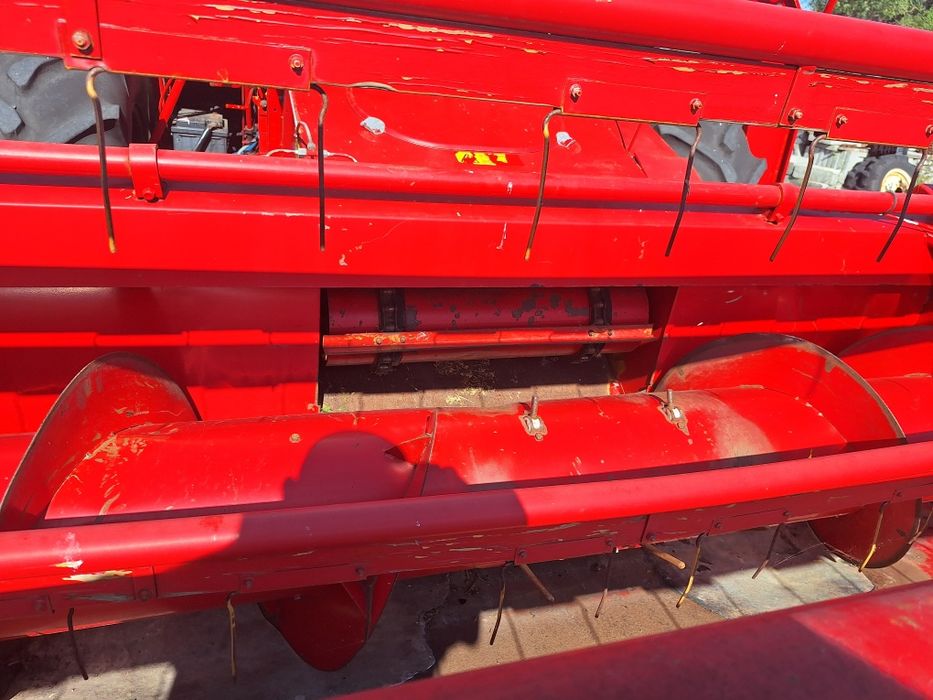 Комбайн Massey Ferguson 16