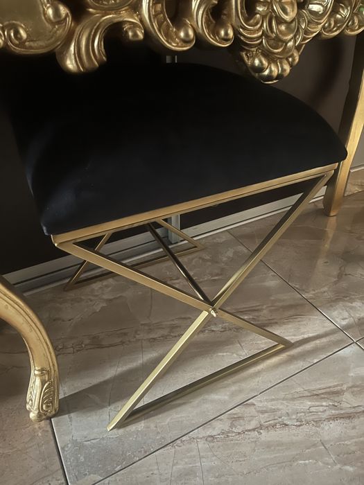 Glamour piękny taboret pufa puf stołek podnóżek czarny welurowy złoty