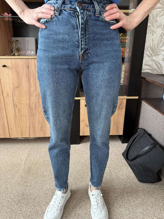 Жіночі джинси мом