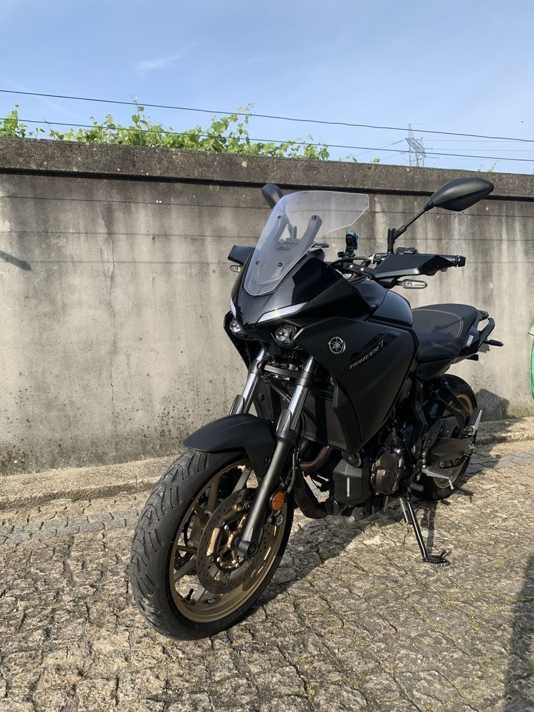 Tracer 7 2023 preta dourada