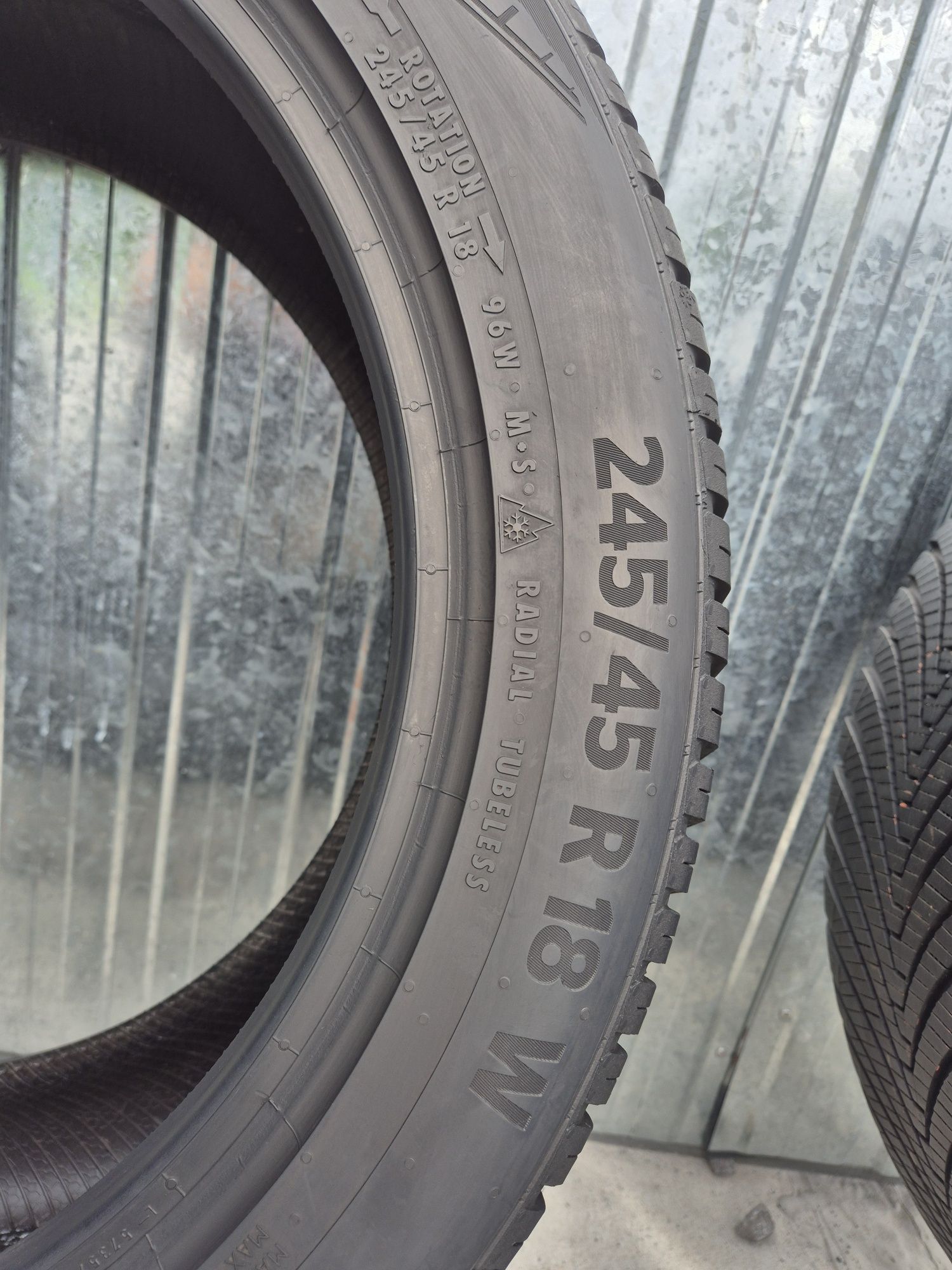 Opony Całoroczne 245/45R18 Continental/KUMHO,  DOT23/22