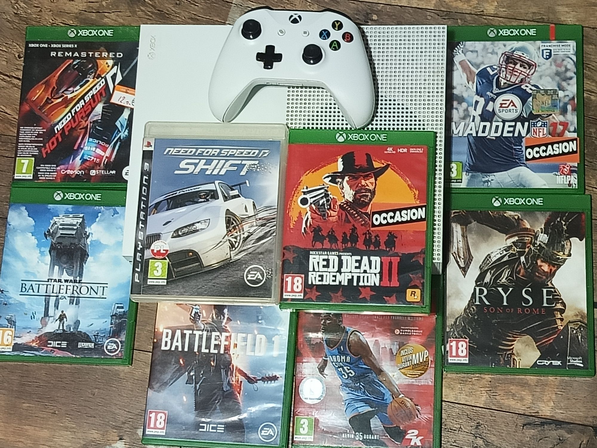Sprzedam Xbox one s z białym padem  i jakieś gry po 10 zł