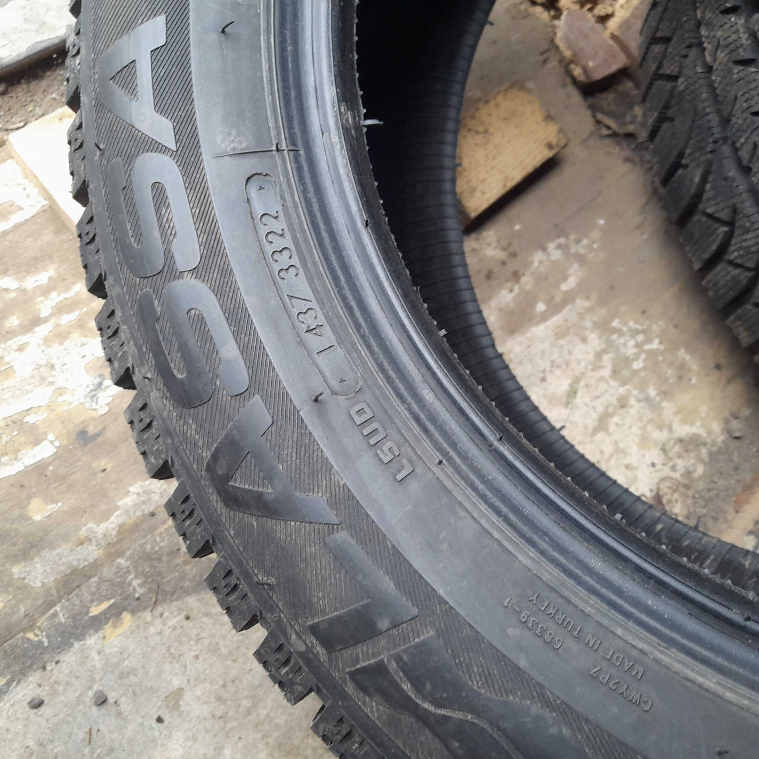 Зимові шини Lassa Iceways 2 215/55 R16 97T (під шип) 2шт