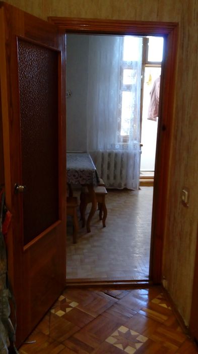 Сдам большую квартиру у метро.