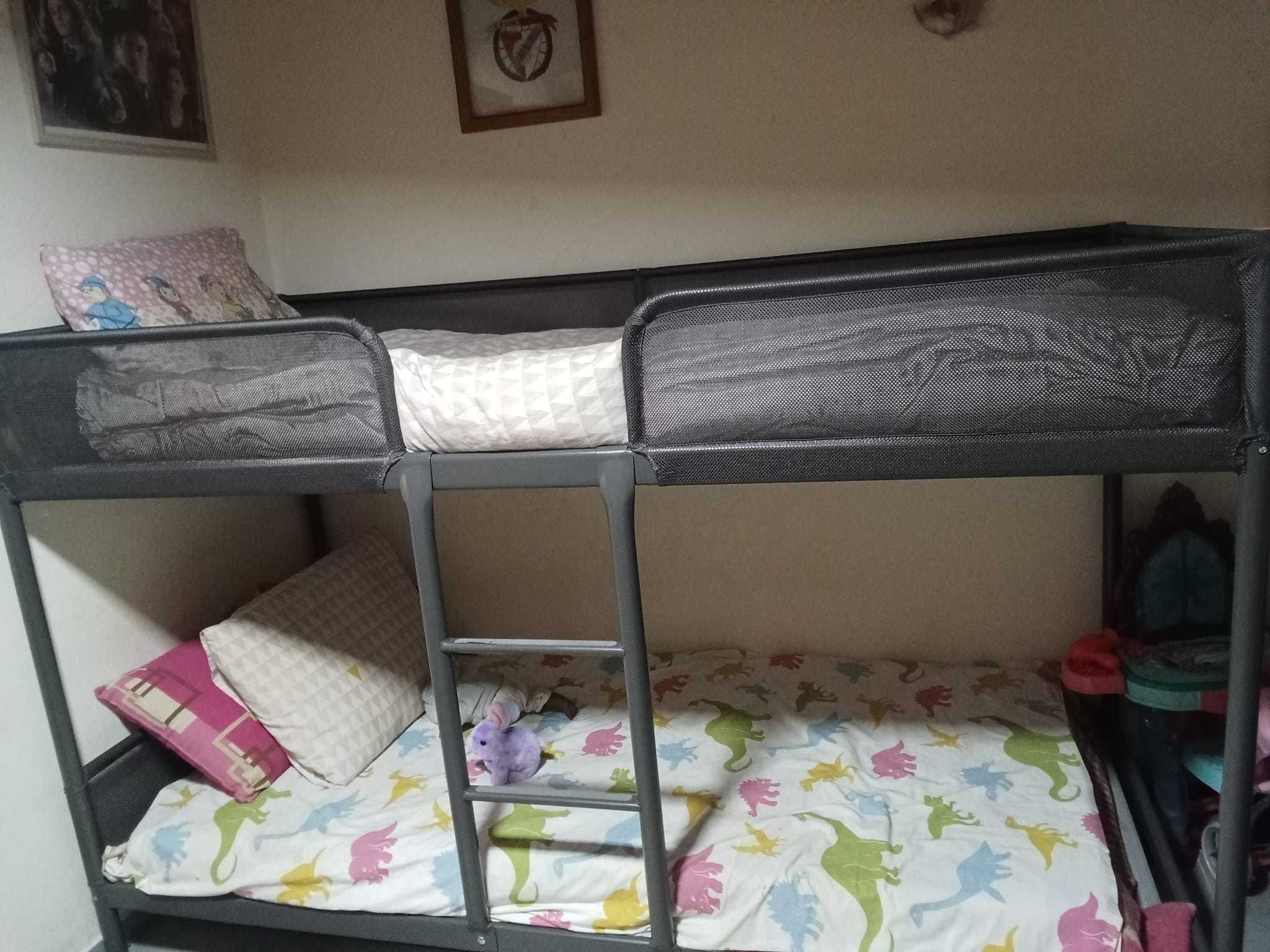 Beliche com colchões incluídos