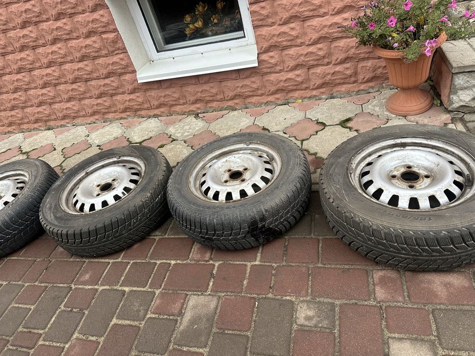Продам шини з дисками зима 185/65 r14