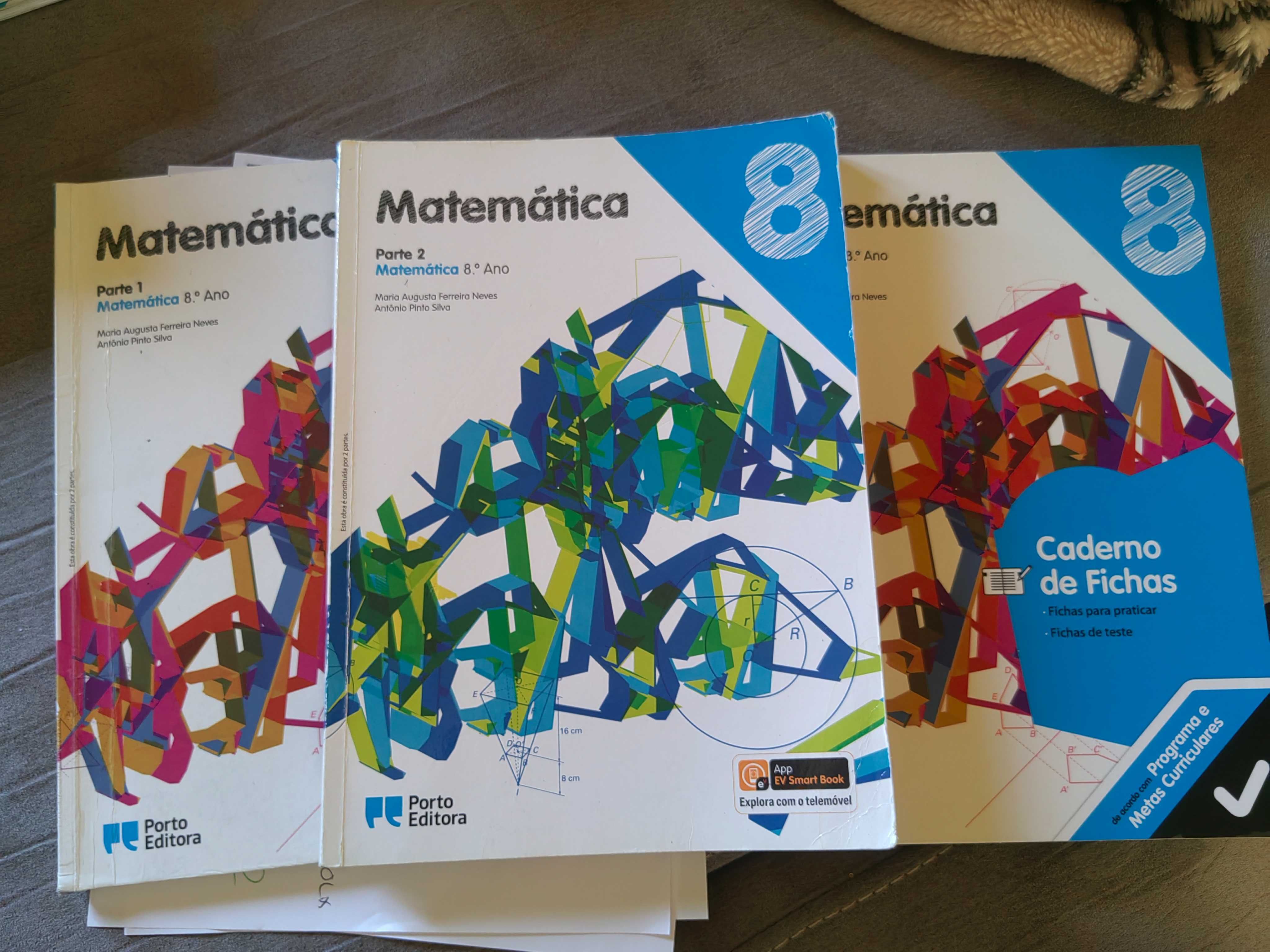 Manual e caderno atividades Matemática 8