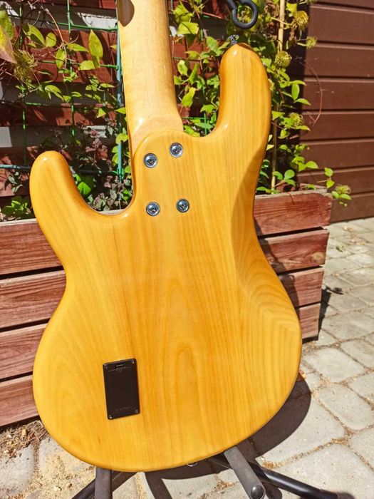 Ernie Ball MusicMan SX type gitara basowa