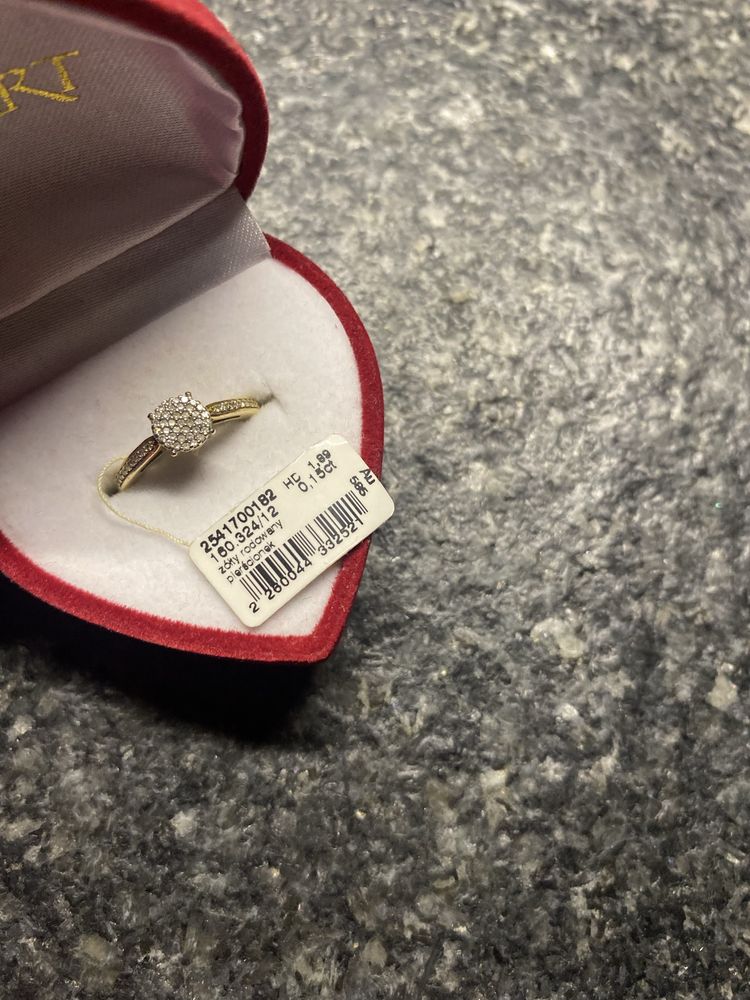 Pierścionek z żółtego złota z diamentami - 0,15 ct - próba 585