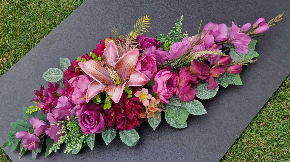 Kompozycja kwiatowa na grób cmentarz stroik ikebana Z366