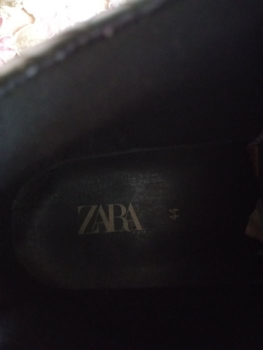 Чоловічі кросівки ZARA