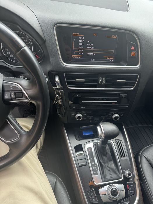 Ауді Q5  ку5 2.0 tfsi. 2015 рік гарний стан