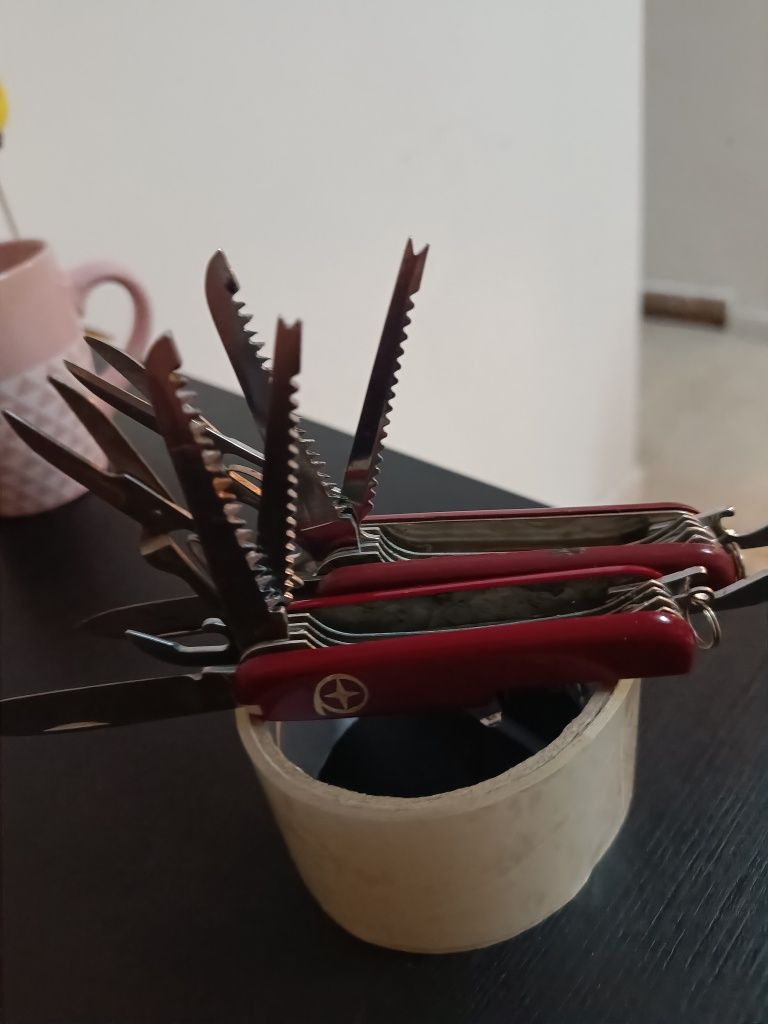 Ножи складные Швейцария оригинал  под ремонт цена за пару