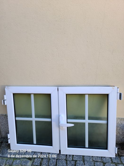 Janelas em alumínio lacado branco  com vidro duplo