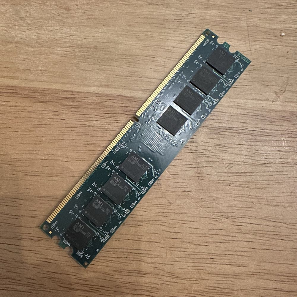 Pamięć RAM 1GB UNB PC2-5300