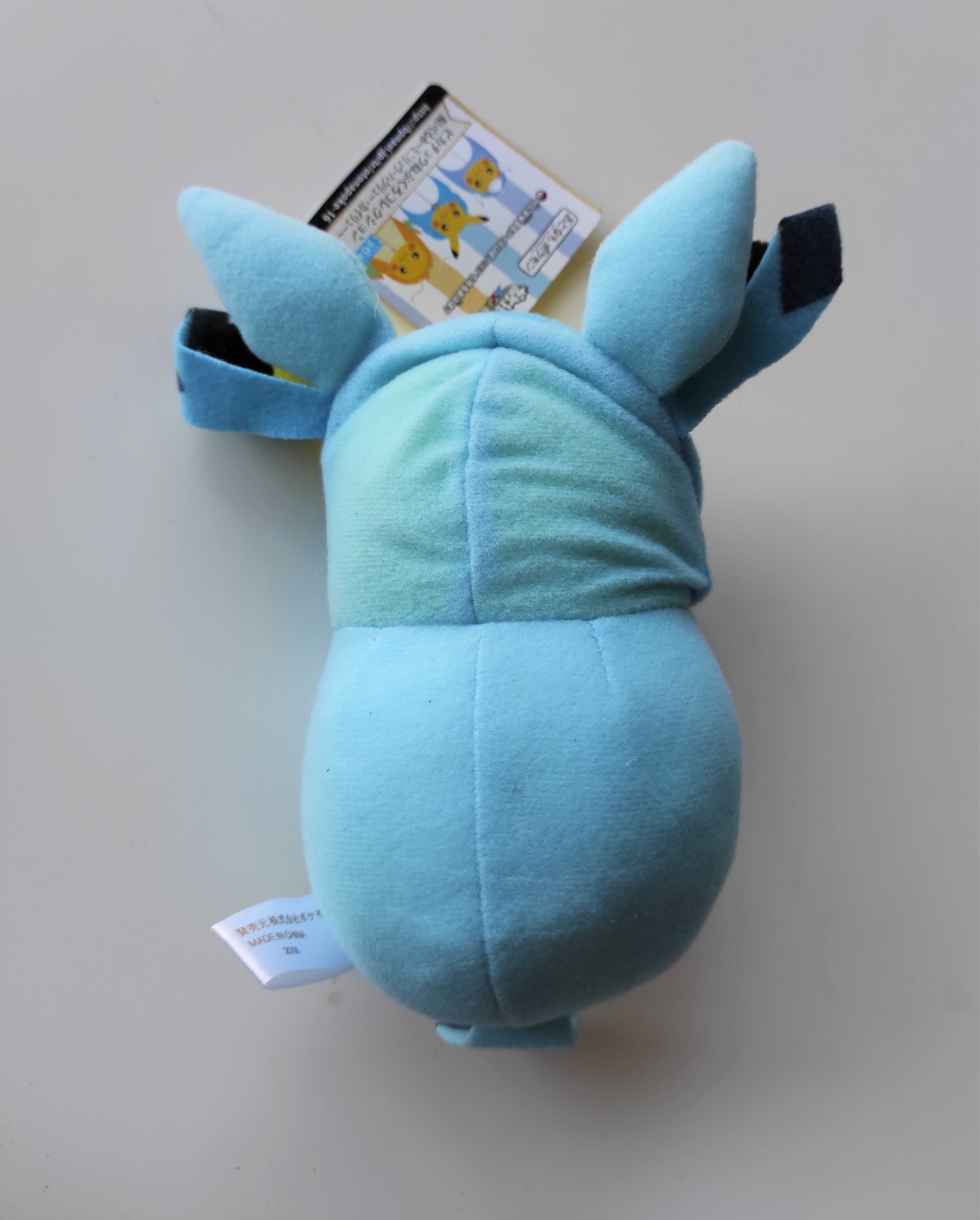 pokemon pokemony go pluszak maskotka pikachu przebrany glaceon