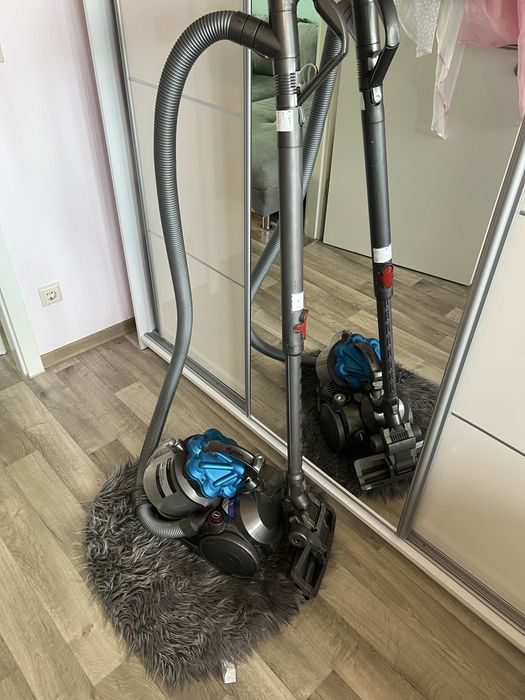 #1677 Dyson DC 29 odkurzacz bezworkowy