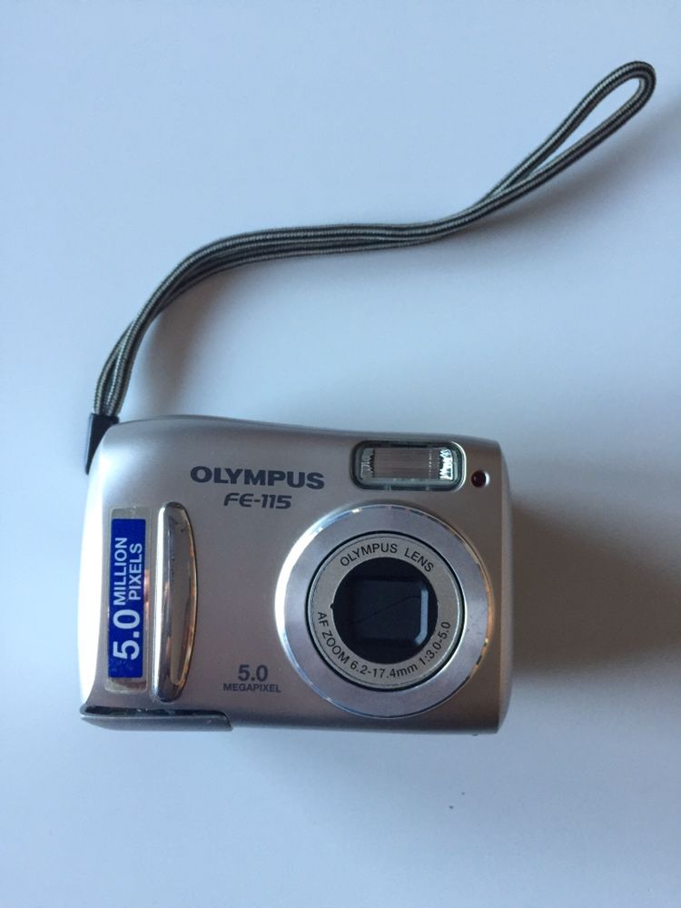 Máquina Fotográfica Digital Olympus FE-115