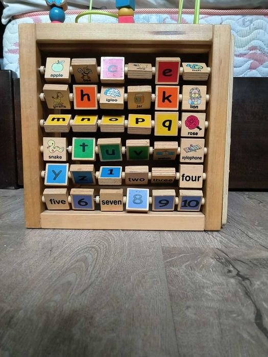 Бизикуб дерево с пальчиковым лабиринтом  29×29 см плюс 1 кг цукерок