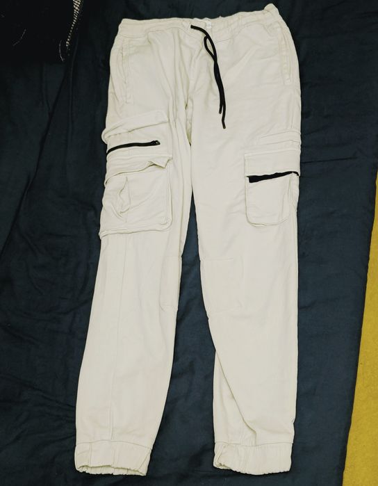 Карго штани чоловічі Bershka (розмір M) бежевий з резинкою