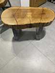 Stolik z dużego plastra dębu z żywicą loft-92/50cm