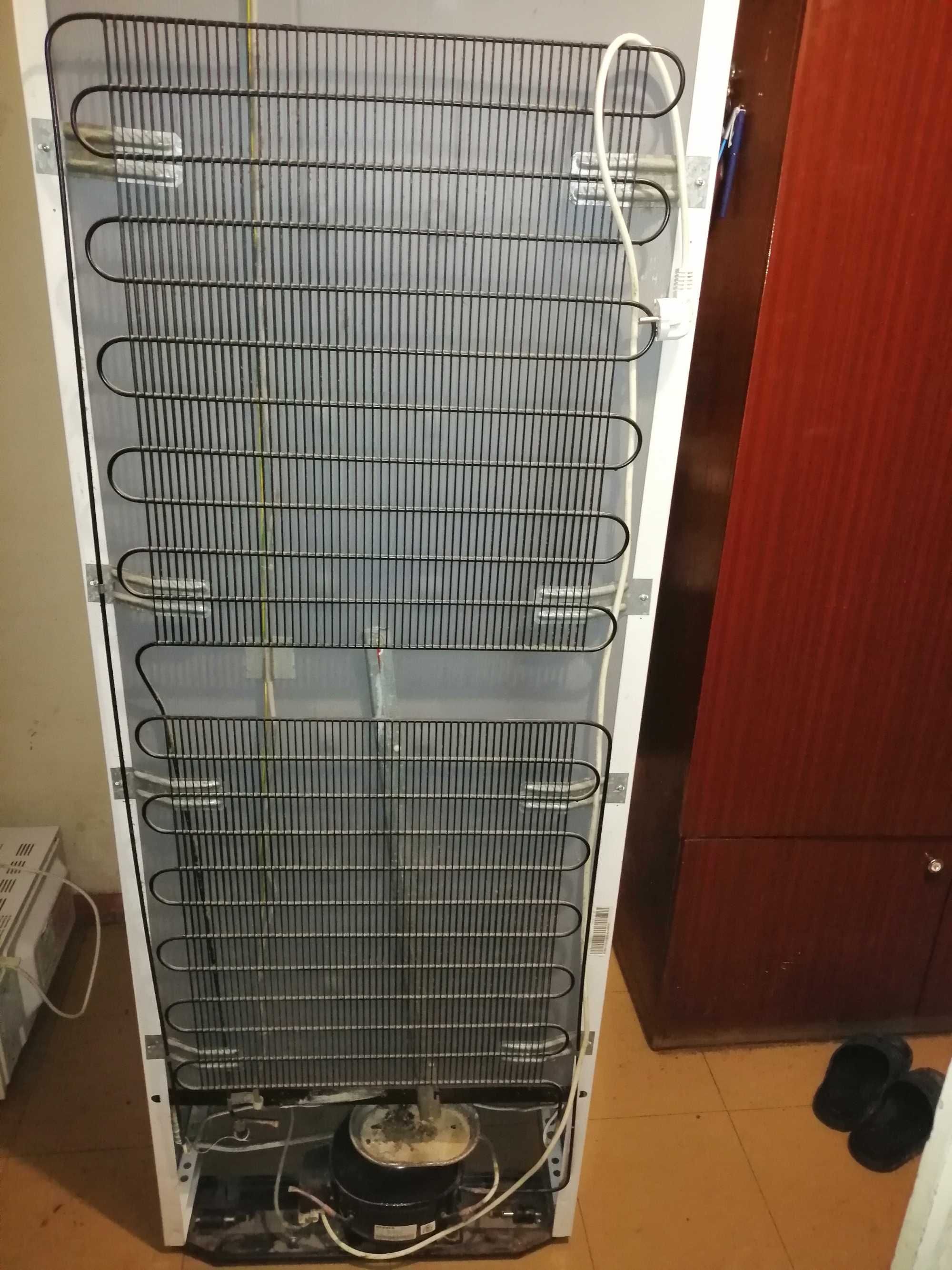 Продам холодильник Snaige RF360