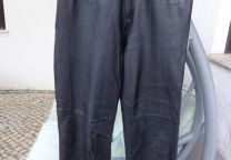 Calças de senhora em pele de cor Preta