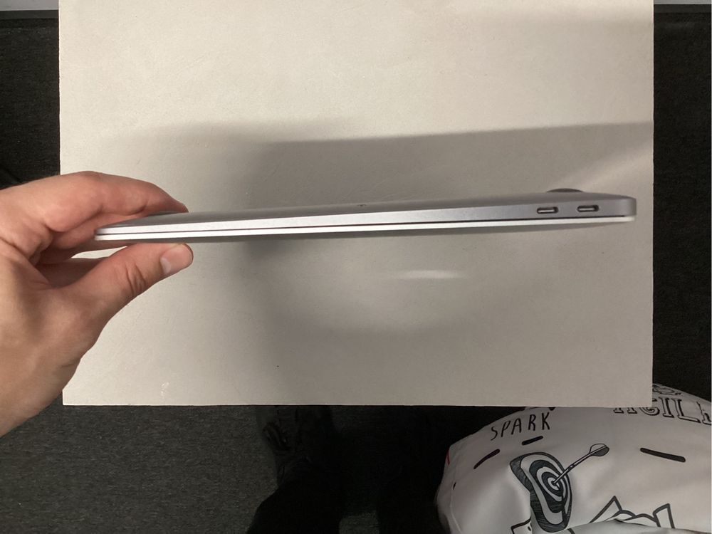 Macbook Air M1 2020 8gb 256gb на запчастини, екран