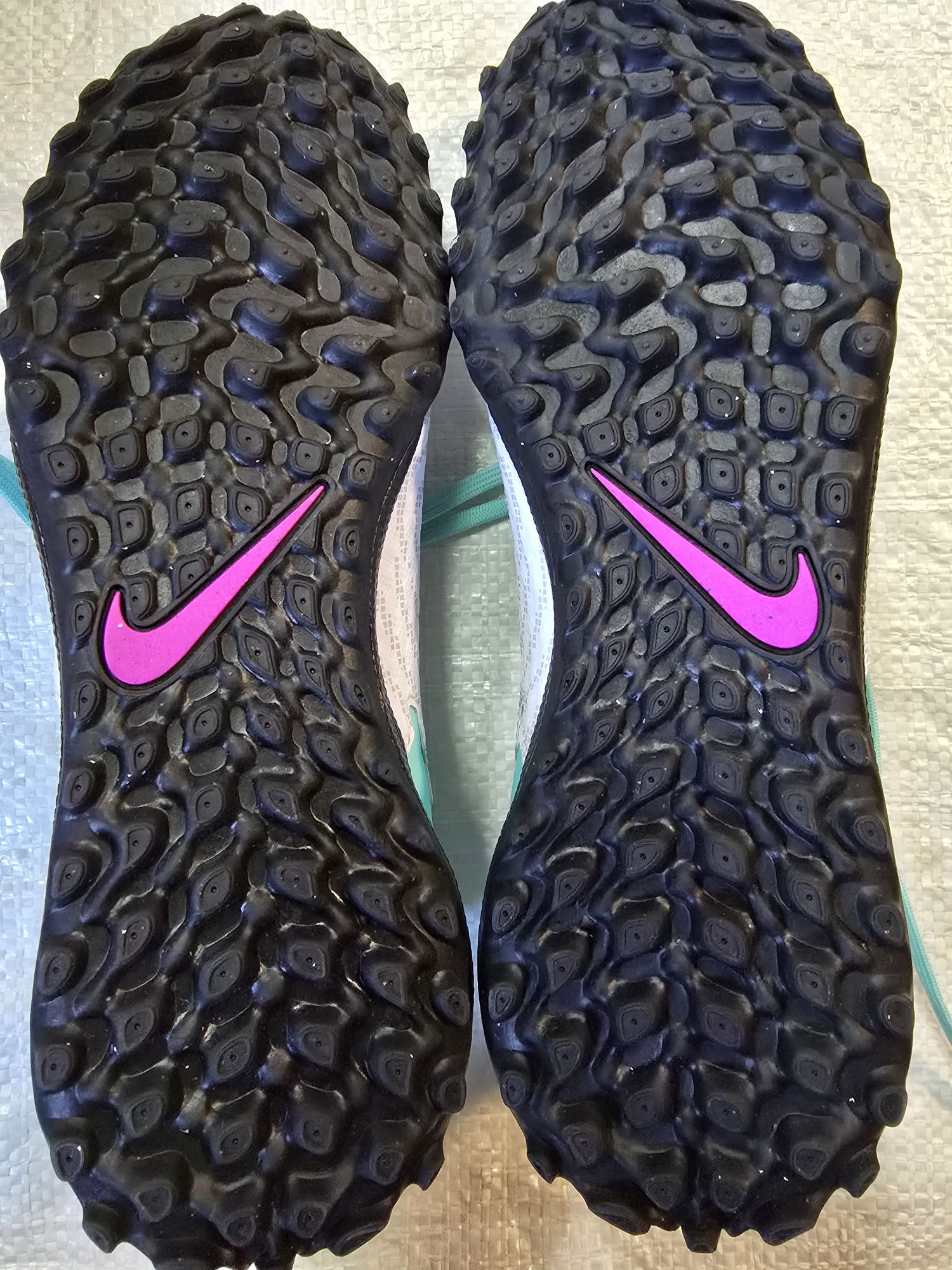 Сороконіжки Nike Phantom GX Academy TF DD9477-300