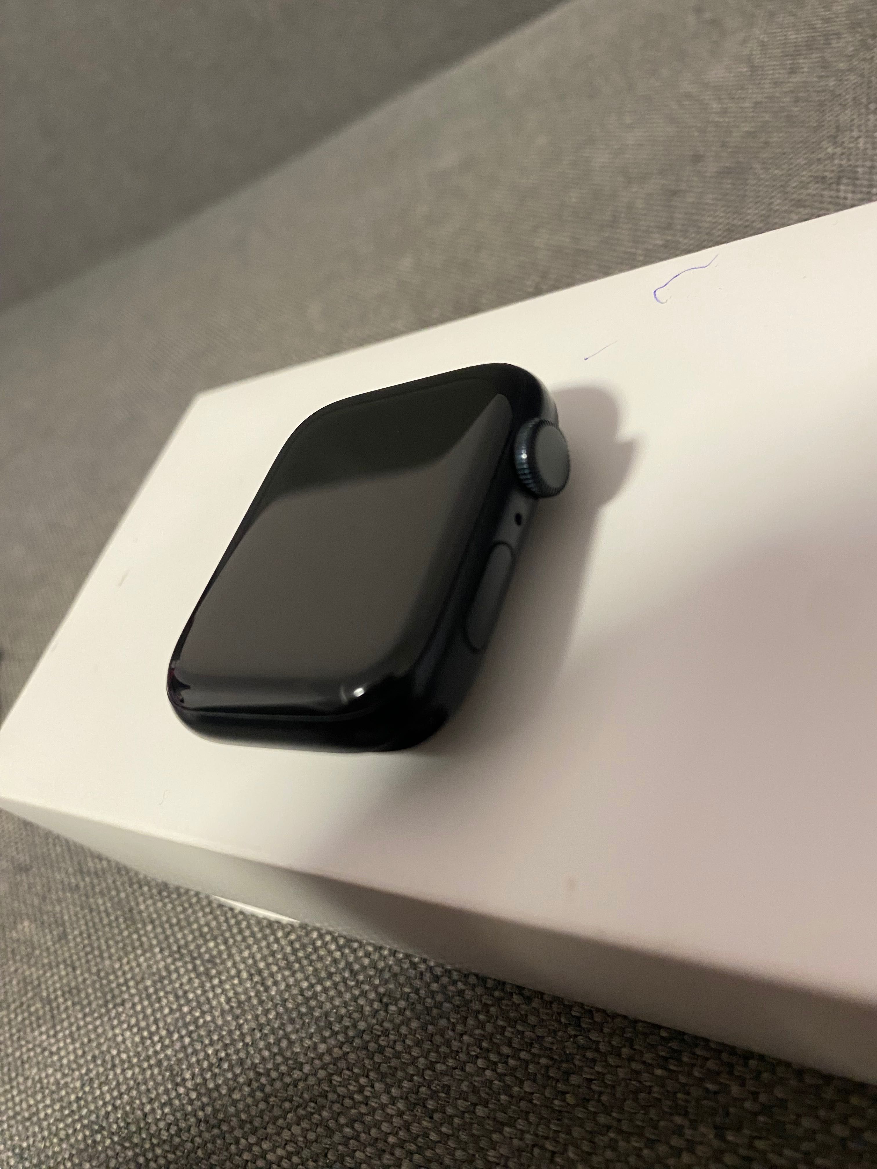 Apple Watch SE 44mm (2 Gen) GPS  смарт часы в отличном состоянии