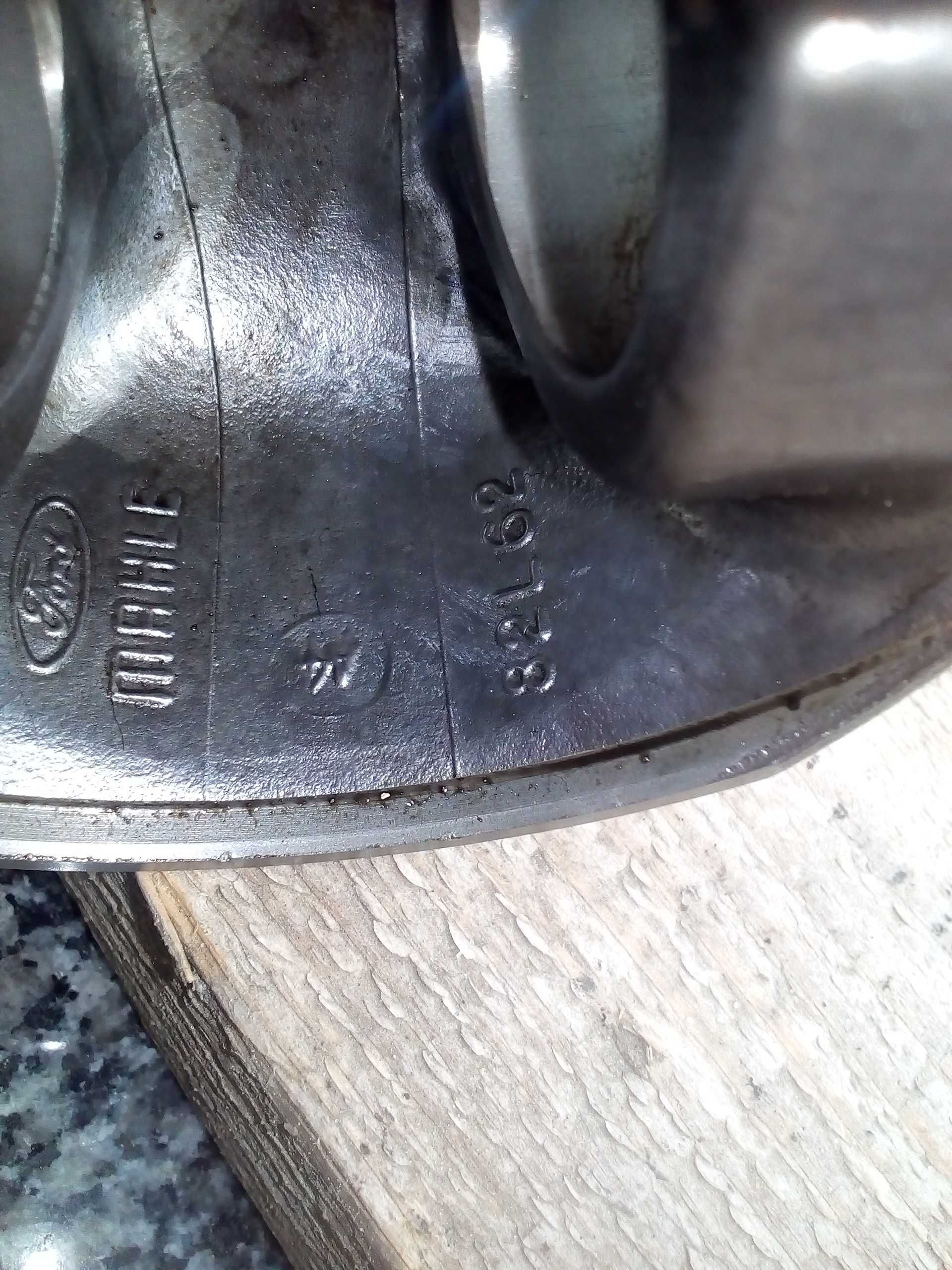 Поршень з шатуном Mahle C9D2A XS4Q 82L62 Ford 1.8D Endura DI піддон