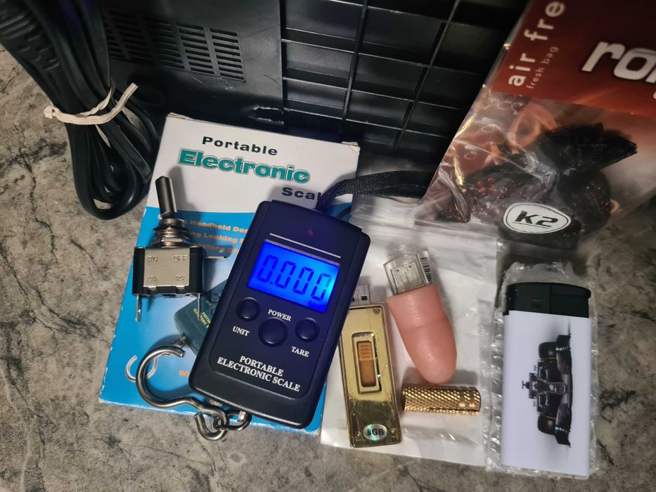 KOLEKCJONERSKIE rzeczy box NOWEJ Elektroniki i różności OKAZJA