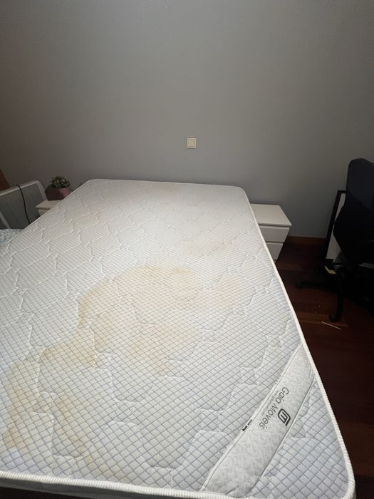 Cama + colchao+ mesas de cabeceira