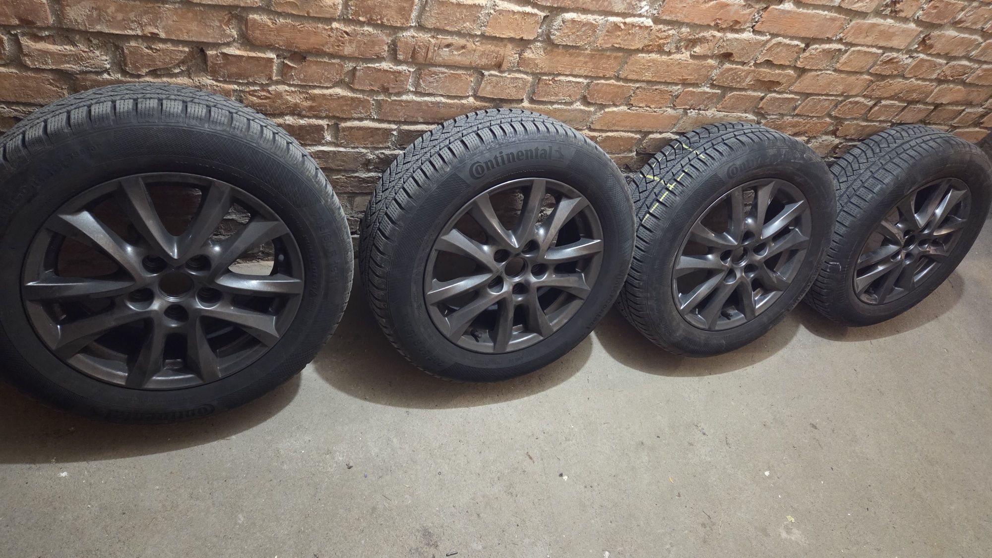 Opony zimowe Continental 205/60 R16 H - bez felg