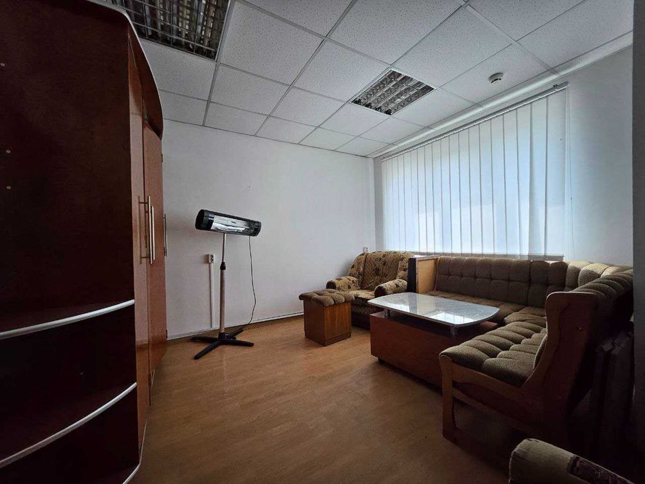 Продаж окремо стоячої комерційної споруди 187м2+4,17 сотки.