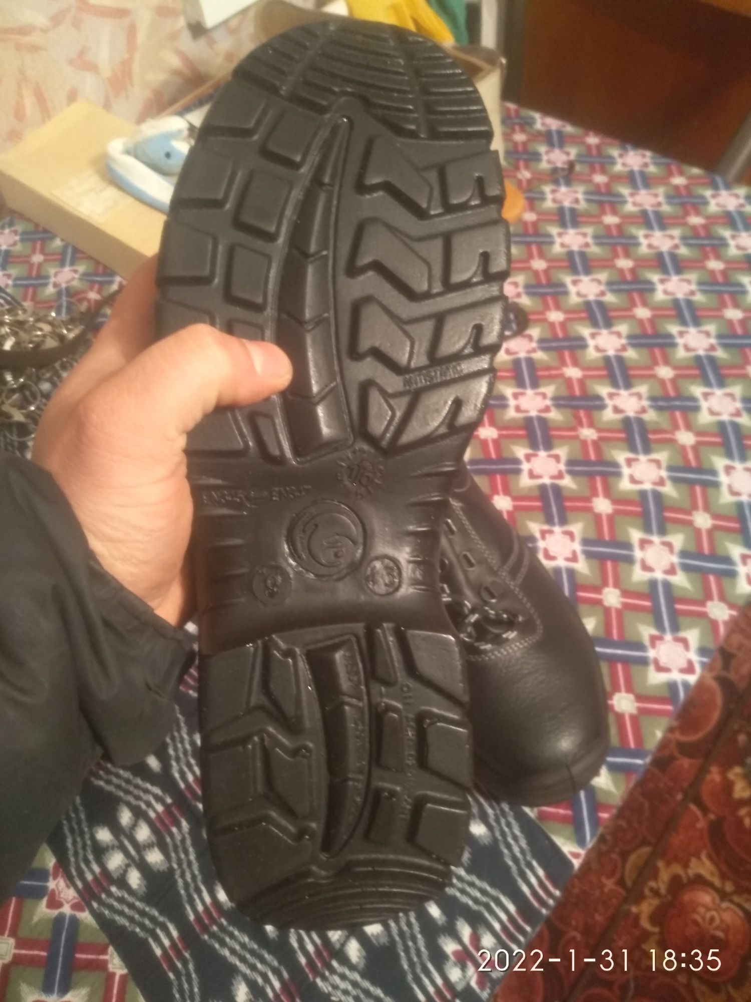 Взуття чоловіче з металевим носком
