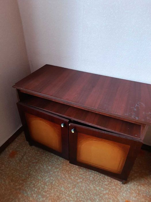 Тумба деревянная в хорошем состоянии