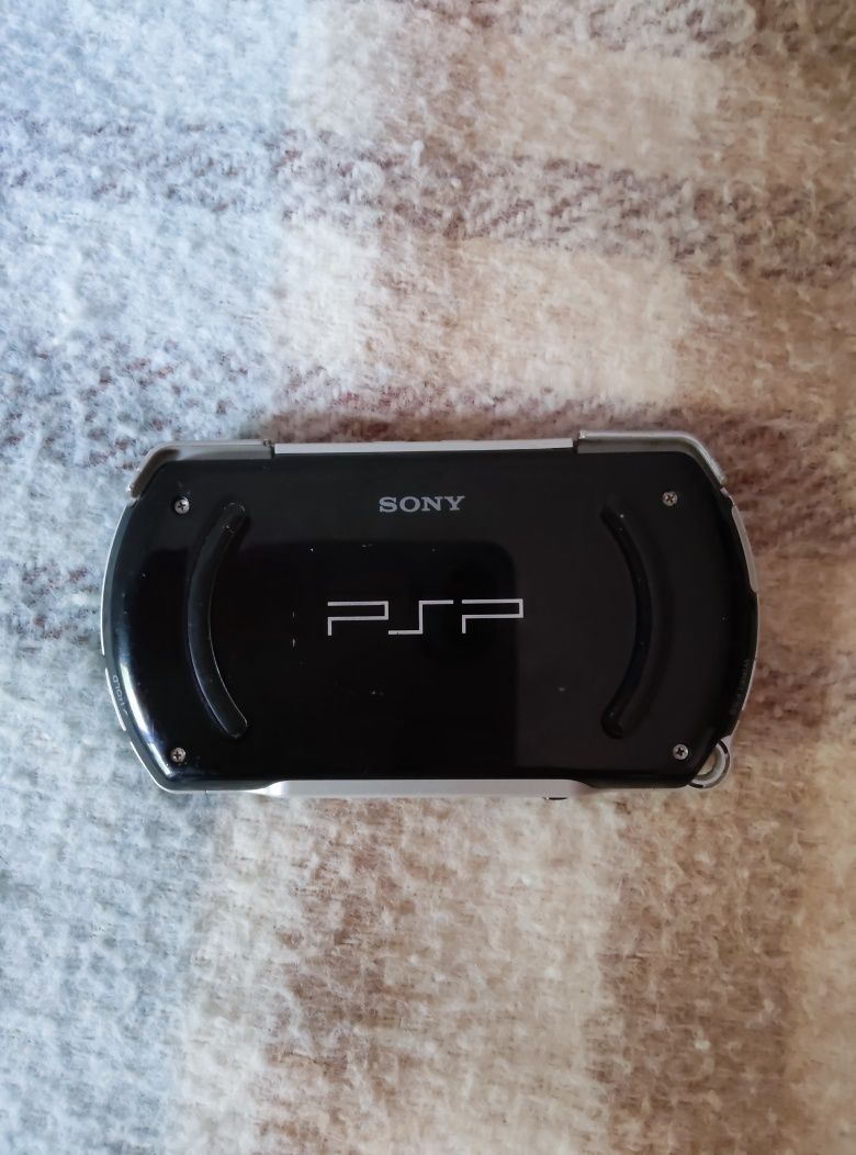 PlayStation Portable Go Preta 16GB