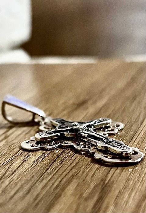 Продам объемный серебряный крест 925 пробы. Эксклюзив!