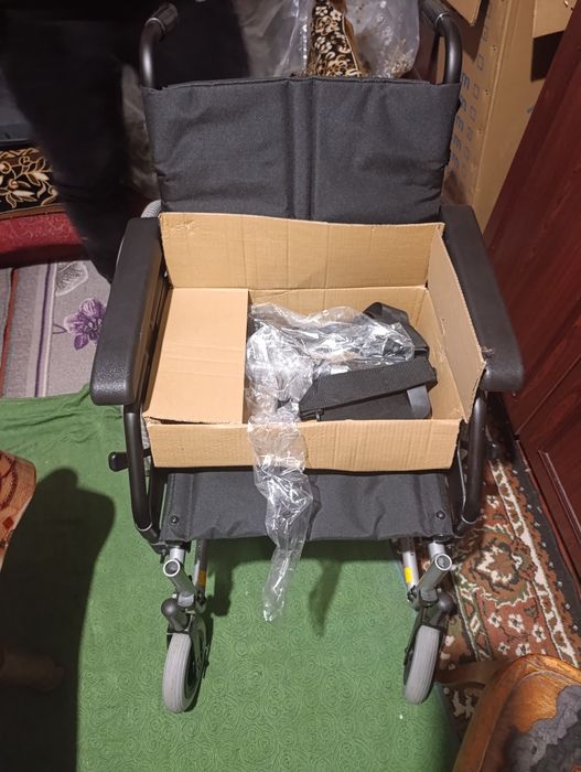 Продаю нове крісло колісне