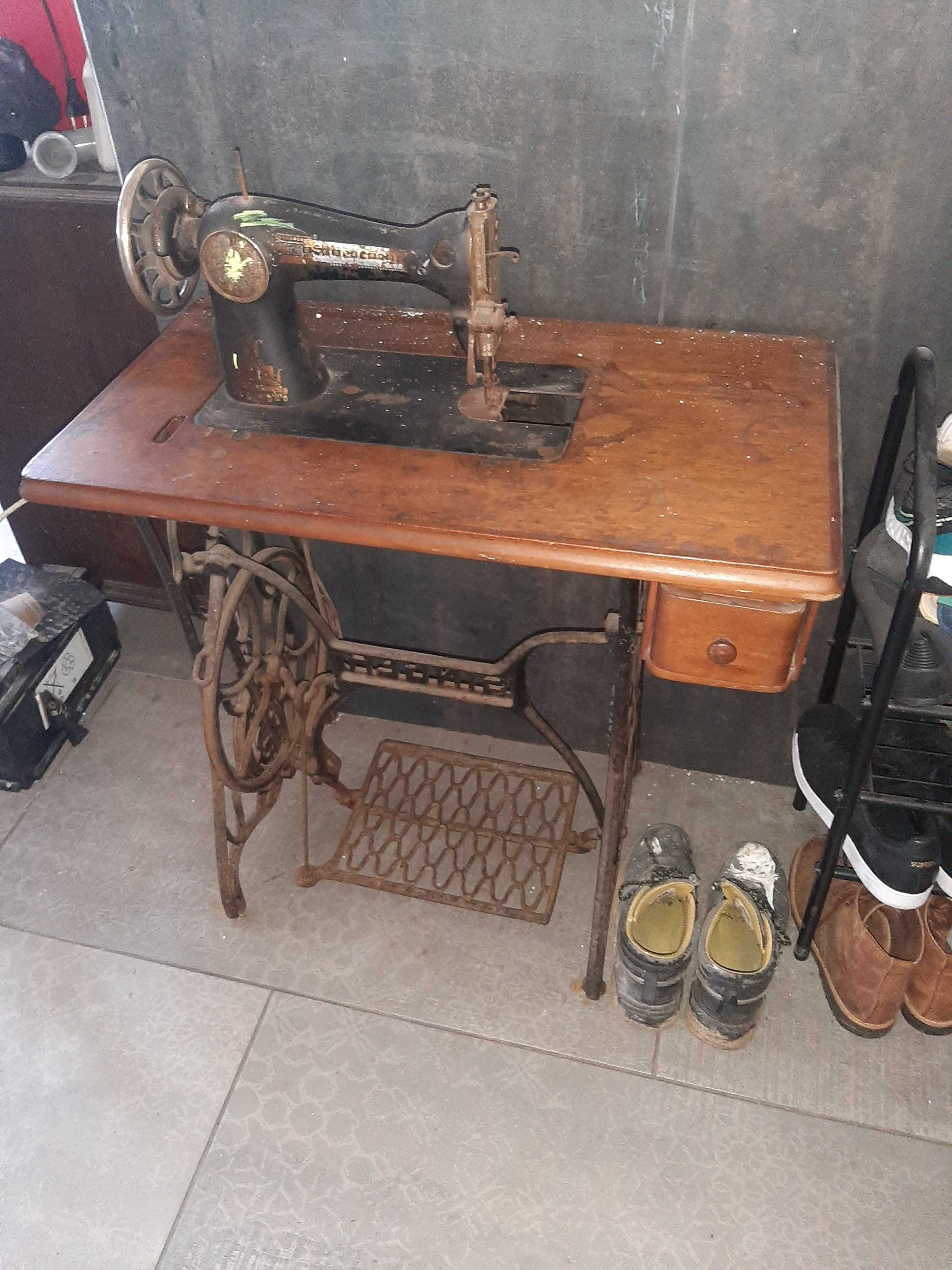 Maquina de costura antiga