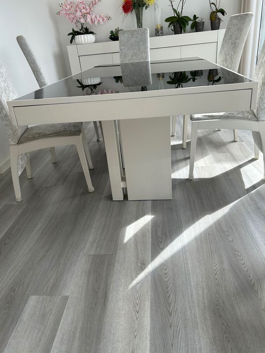 Mesa + 6 cadeiras + aparador