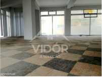 Loja Duplex c/ amplas montras no Centro do Barreiro