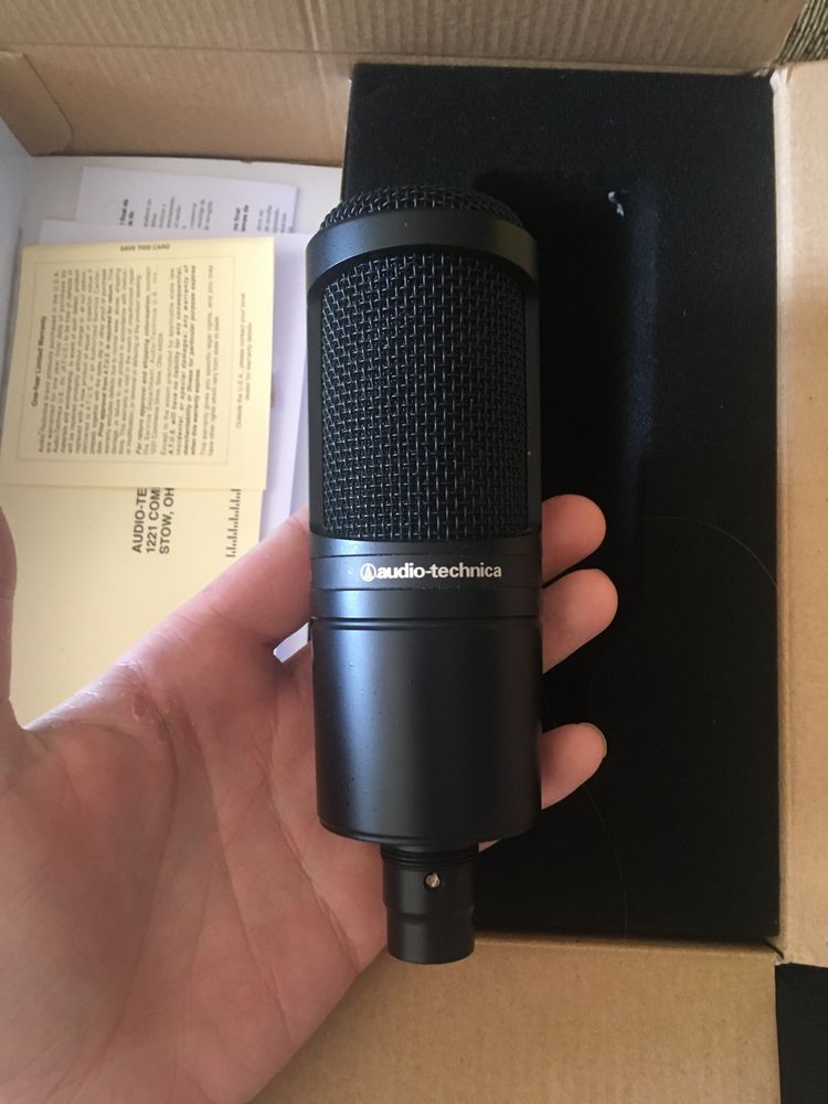 Студийный микрофон Audio-Technica AT2020