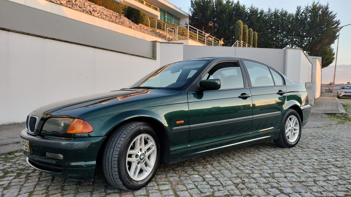 BMW 320D sedan em bom estado geral