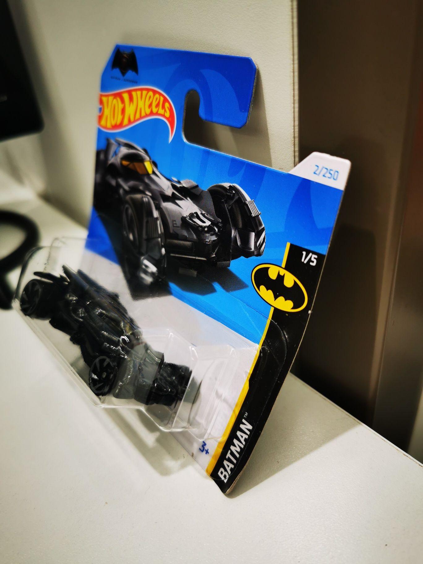 Batmobile Batman vs Superman Hotweels 2024
