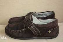 Sapatos castanhos em camurça tamanho 29