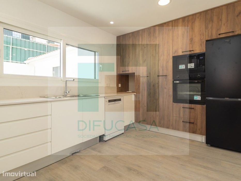 Moradia Geminada T3 c/ Garagem PRONTA A HABITAR