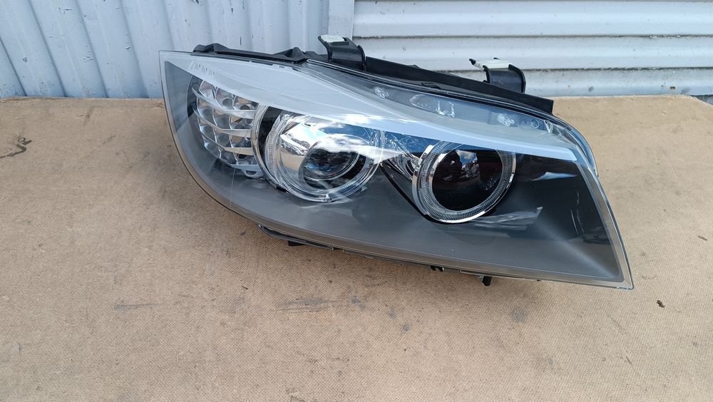 Vendo farol direito de BMW 3 series E90 xenon ano 2004